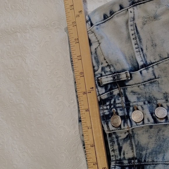 Celebrity Ace Women's Distressed Light Wash Button Closure Skinny Jeans Size 7/8 - Picture 6 of 8